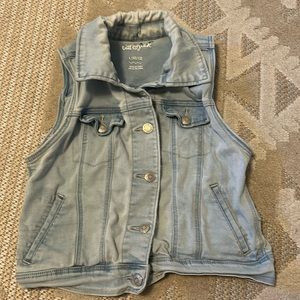 (used) Cat&Jack light washed jeans jacket cropped size L(10-12)